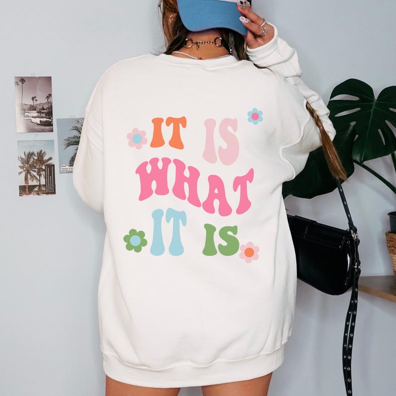 It Is What It Is - Retro Sweatshirt Indie Clothing Trendy Crewneck Aesthetic Clothes Indie Aesthetic Trendy Hoodies Sweatshirt Women WHITE SWEATSHIRT