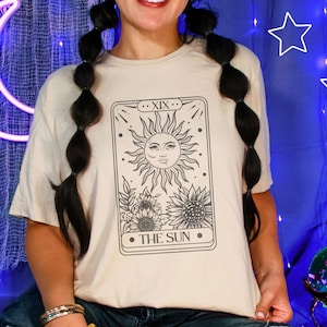 Die Sonne-Tarot-Karte T-Shirt