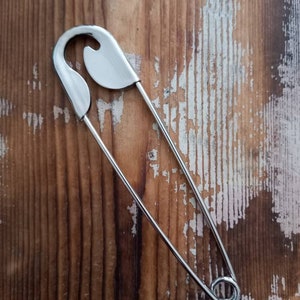 large safety pin