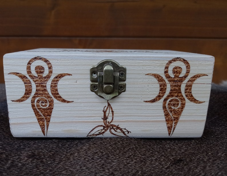 Pentacle Wicca Herb chest Witchcraft box Magic altar Wiccan Box Triquetera Jewerly box Triple moon Herb box Wooden chest
