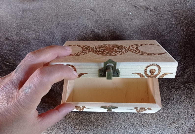 Pentacle Wicca Herb chest Witchcraft box Magic altar Wiccan Box Triquetera Jewerly box Triple moon Herb box Wooden chest