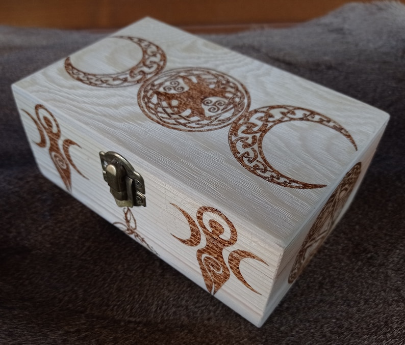 Pentacle Wicca Herb chest Witchcraft box Magic altar Wiccan Box Triquetera Jewerly box Triple moon Herb box Wooden chest
