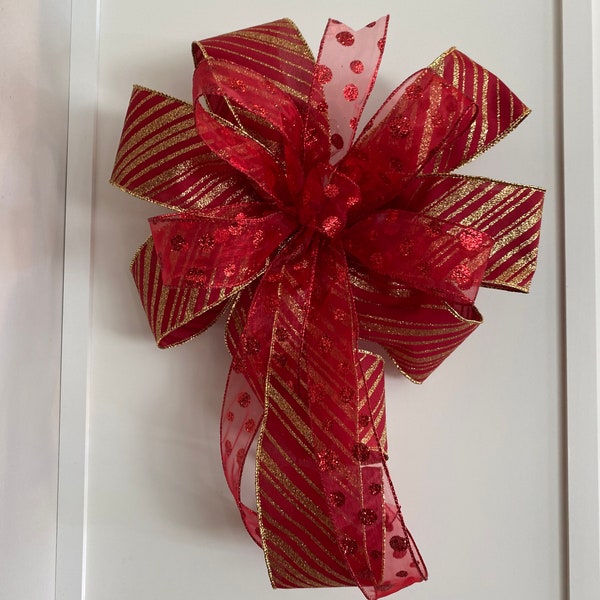 Red Christmas wreath bow without ornaments