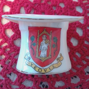Model of Ancient Coaching Hat W. H.  Smith Warwick China 1895 to 1930 Crested Yeovil Mini Porcelain top hat
