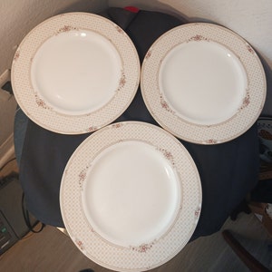 Wedgwood England Turnberry bone china dinner plates