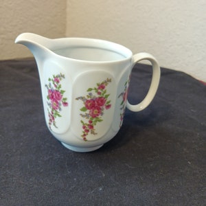 Henneberg porcelain 1777 creamer made gdr German Democratic Republic