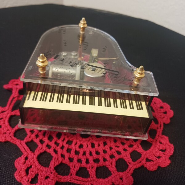 Schmid the creative hand music box playing Weve ONLY JUST BEGUN lucite Grand piano Sankyo Japan cute music box