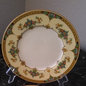 Minton &quot;Eloise&quot; Pattern 1920s English 7 inch Salad Plate