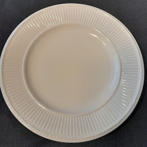 Wedgwood Edme salad plate designed by Josiah Wedgwood&#39;s love of shell collecting