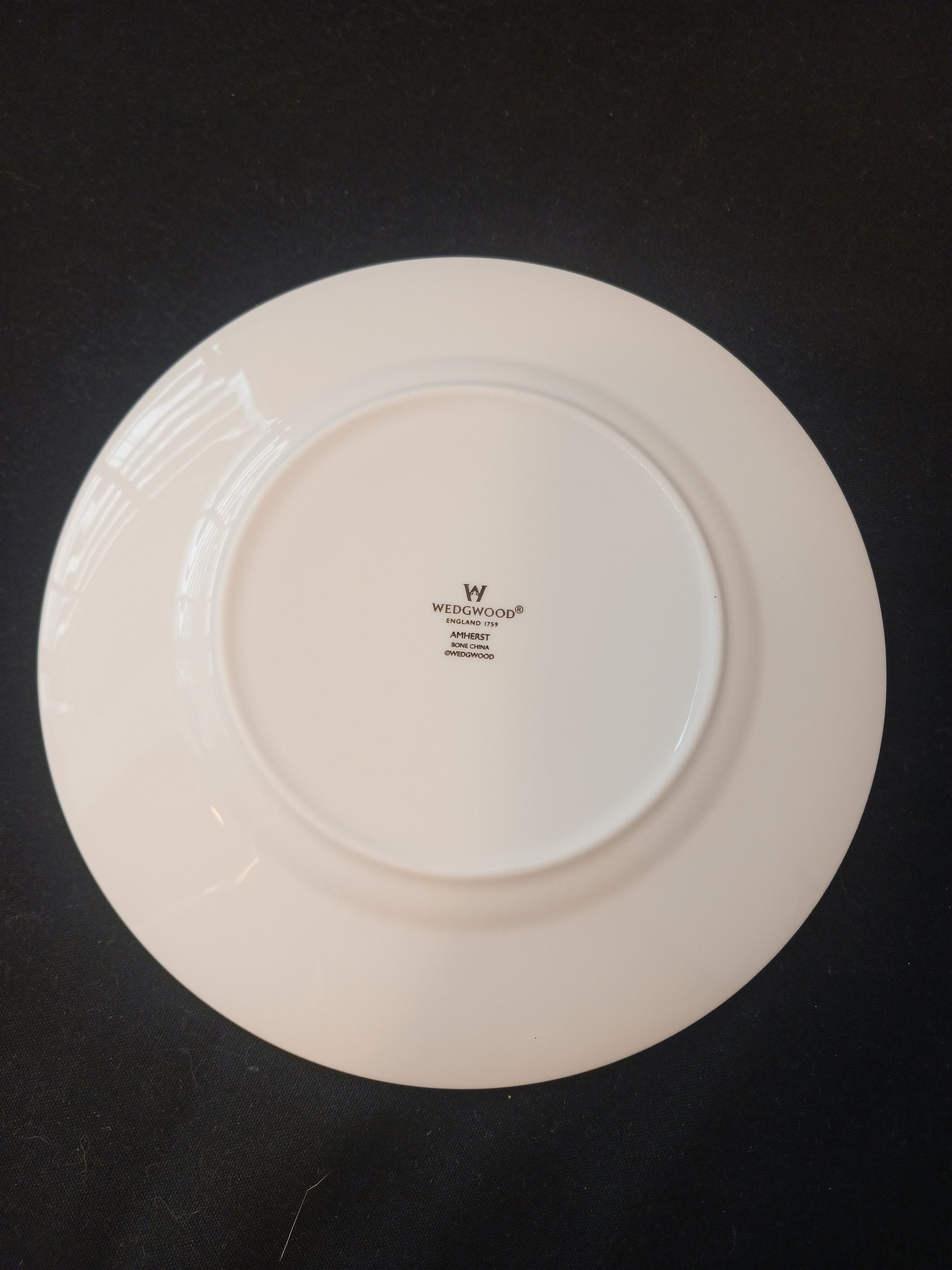 Wedgwood Amherst Luxurious Bone China England 1984 8 Inch Lunch