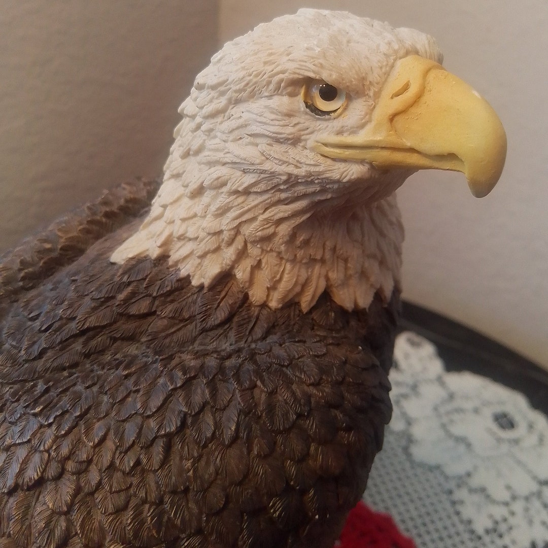 American Eagle Sculpture United Design Animal Classics Signed Larry