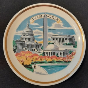 Washington vintage 1960&#39;s souvenir plate Washington Memorial, Lincoln Memorial, Jefferson Memorial, Capitol Building