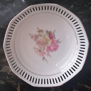 Western Germany Schwarzenhammer 1955 Bavaria Reticulated Gold Trim Roses Pattern Scalloped Edge Bowl