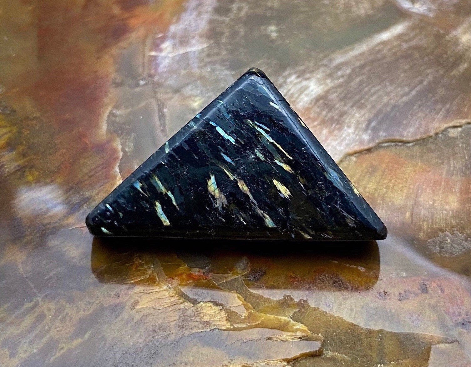 Gridding & Meditation 1 x Nuummite Crystal Pyramid for Healing Gridding & Meditation 1 x Nuummite Crystal Pyramid for Healing