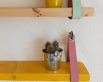 Kolorowe skórzane paski do półek – regulowane okucia do półek wiszących