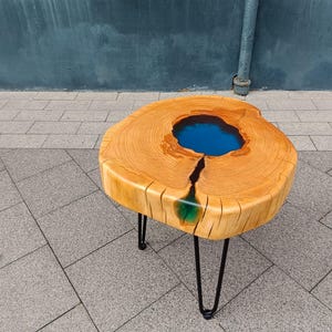 Beistelltisch Kirschholz Baumscheibe Coffee Table Epoxidharz epoxy Sofatisch Couchtisch Design Unikat Einzelstück handgefertigt