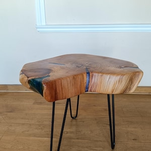 Beistelltisch Kirschholz Baumscheibe Coffee Table Epoxidharz epoxy Sofatisch Couchtisch Design Unikat Einzelstück handgefertigt