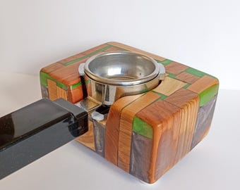 Tamperstation aus Edelholz und Epoksydharz individuell gefertigt Wunschfarben Siebträger Ubijanie espresso