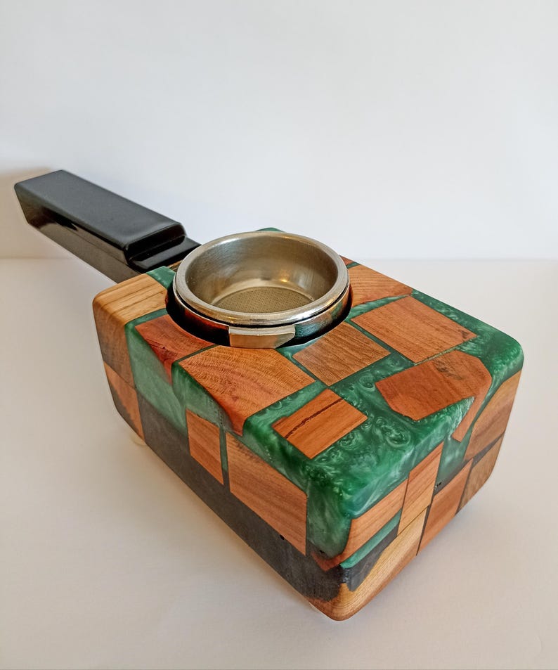 Tamperstation aus Edelholz und Epoxidharz individuell gefertigt Wunschfarben Siebträger Espresso tamping image 4