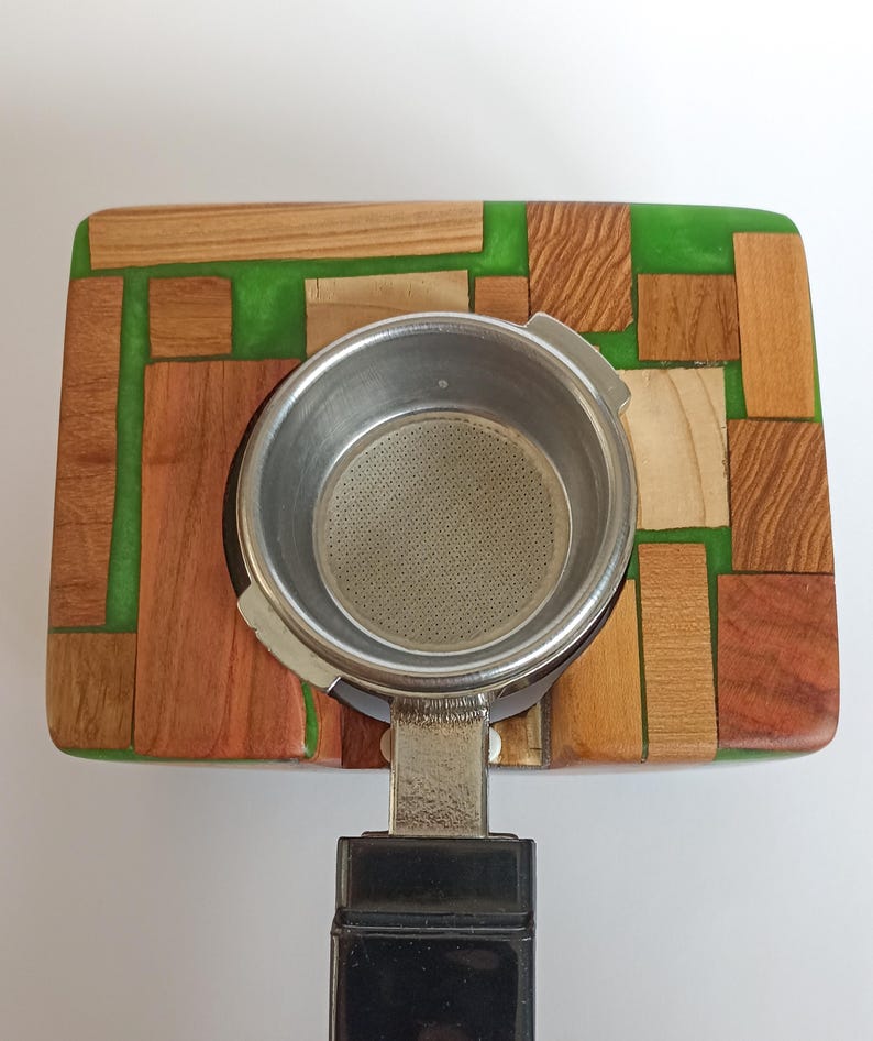 Tamperstation aus Edelholz und Epoxidharz individuell gefertigt Wunschfarben Siebträger Espresso tamping image 9