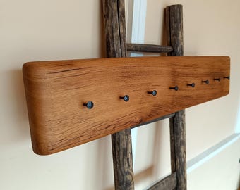 Antyczny wieszak na ubrania z drewna dębowego, ręcznie kute gwoździe, przedpokój