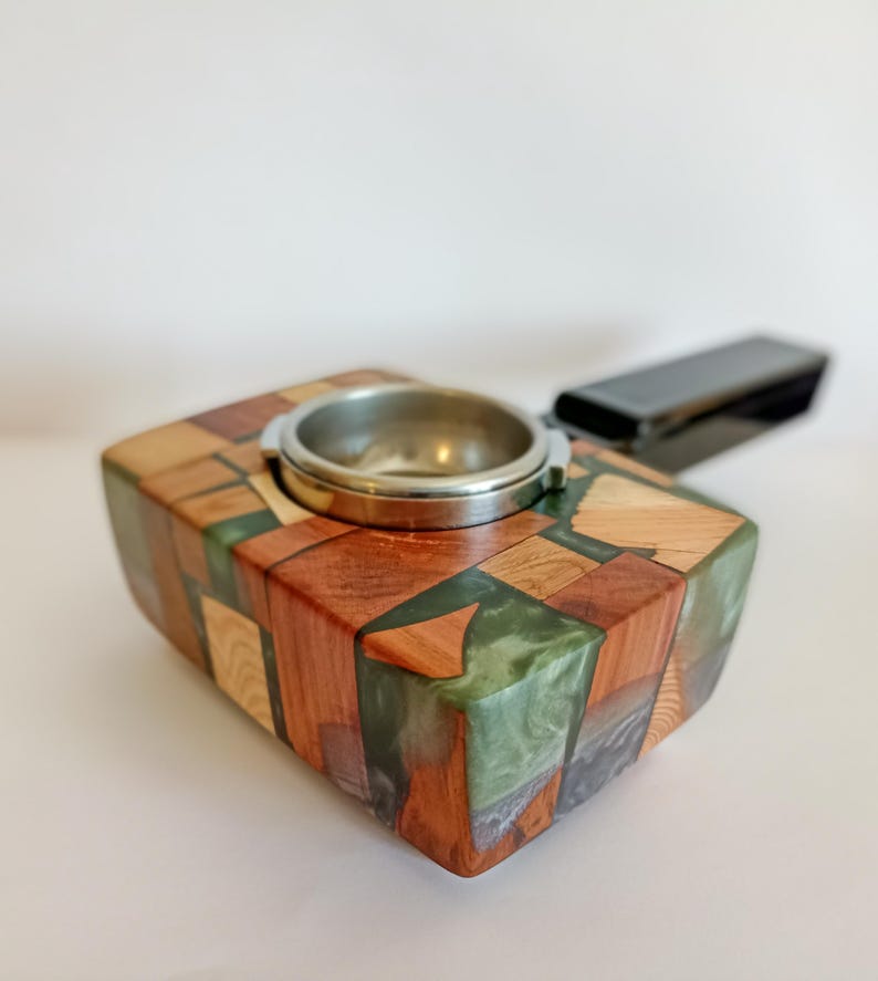 Tamperstation aus Edelholz und Epoxidharz individuell gefertigt Wunschfarben Siebträger Espresso tamping image 2