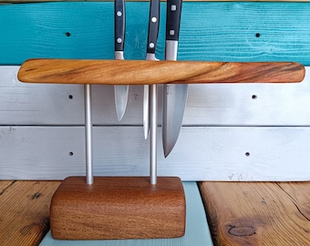 Ręcznie robiony blok na noże z drewna śliwkowego: podstawa ze starego dębu, wyjątkowy design kuchni