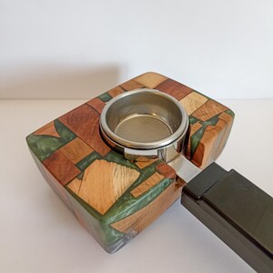 Tamperstation aus Edelholz und Epoxidharz individuell gefertigt Wunschfarben Siebträger Espresso tamping image 12