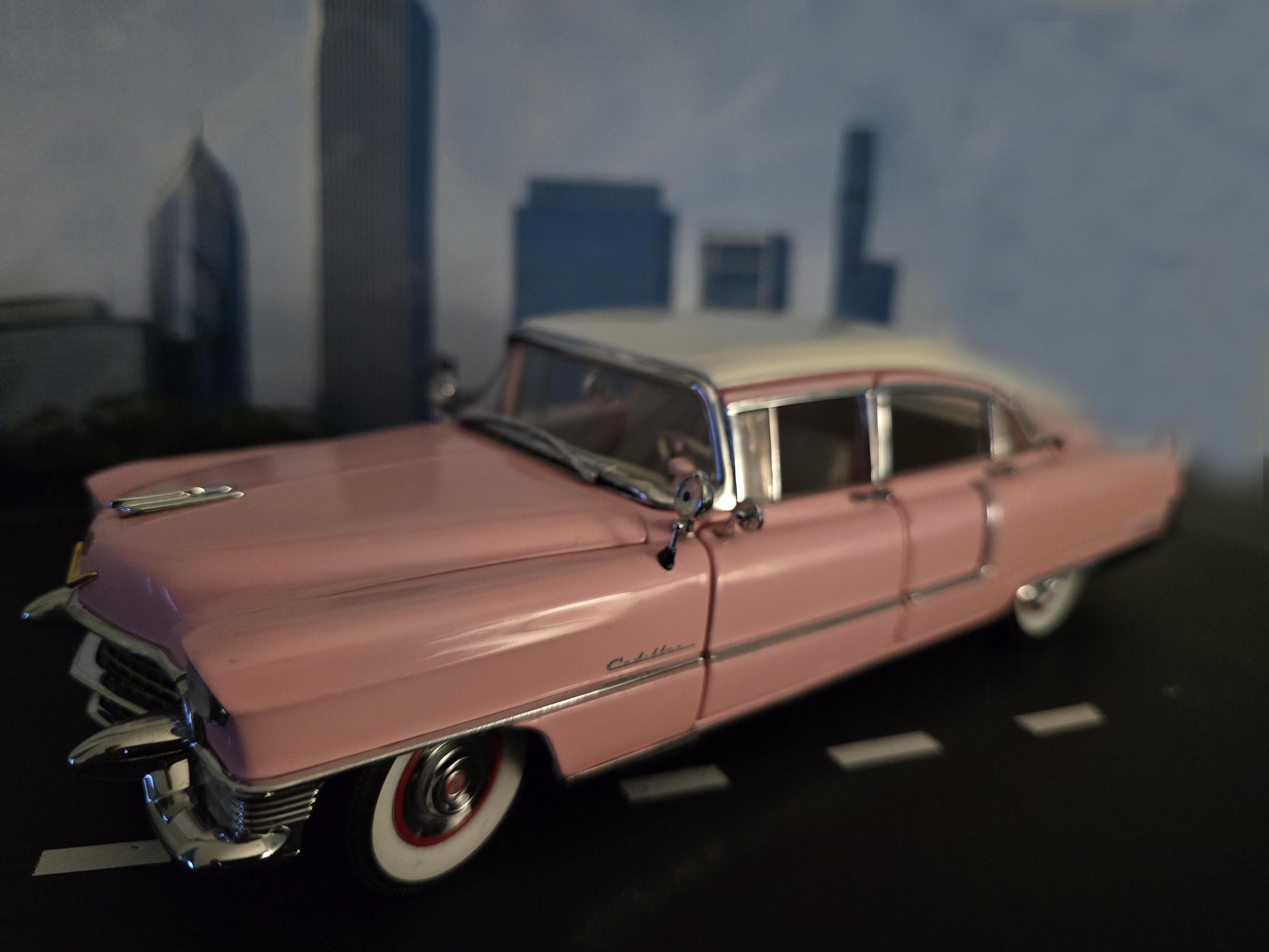 1/24 Franklin Mint 1955 Cadillac Fleetwood Elvis Presley's Pink