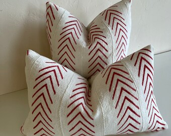 FLOWER BASKET CRANBERRY ~ OFF WHITE 16" QUILTED ACCENT THROW PILLOW NO TEA DYE FLOWER BASKET CRANBERRY ~ OFF WHITE 16" QUILTED ACCENT THROW PILLOW NO TEA DYE