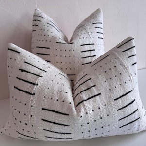 Örngott med afrikanskt lertyg | krämfärgad prickig streck