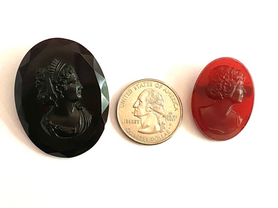 Vintage 2 Glass Cameo Pins Brooches Black & Red C… - image 10
