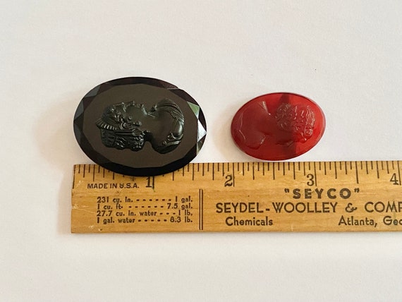 Vintage 2 Glass Cameo Pins Brooches Black & Red C… - image 8