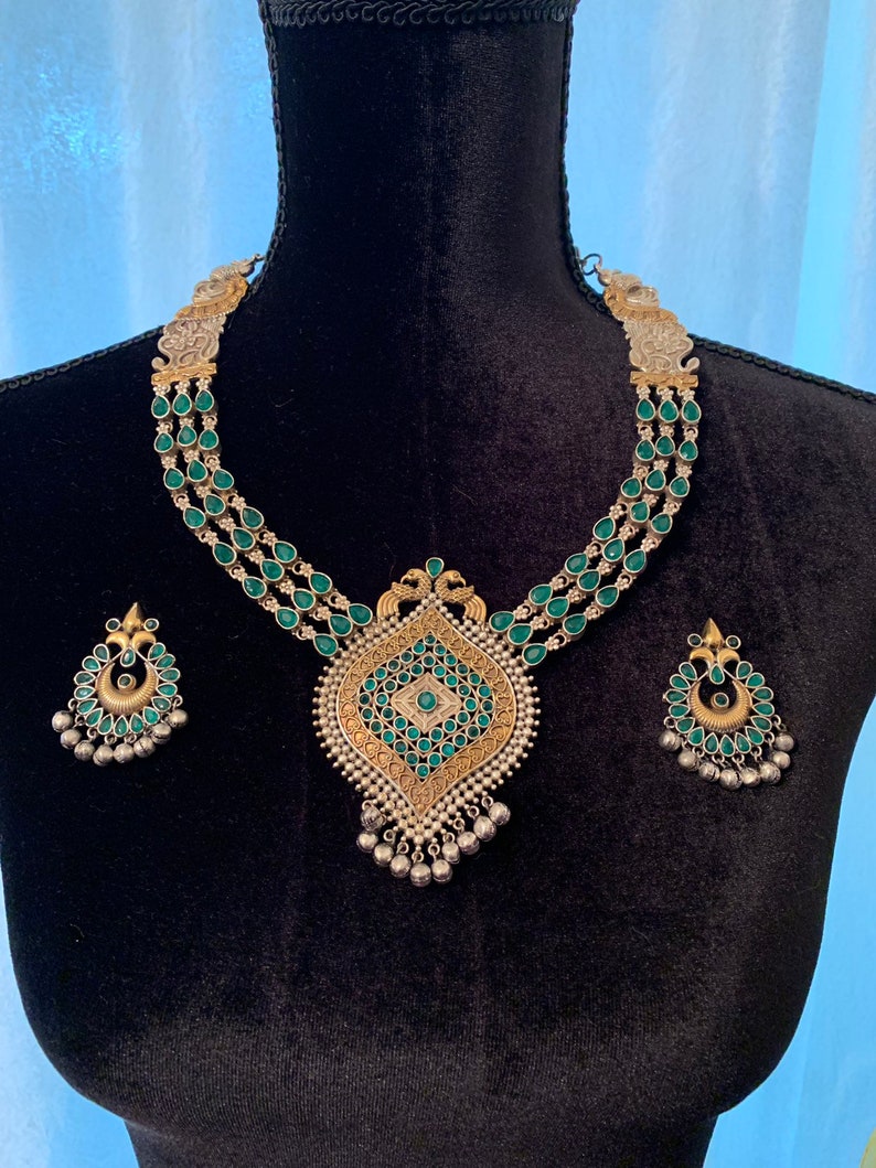 Dual-tone Jewelry Set with Green Stones