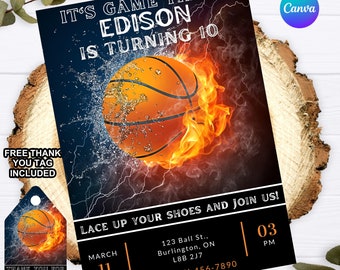 Op de afbeelding: Uitnodiging voor een basketbalverjaardagsfeest met een afbeelding van een brandende basketbal. De uitnodiging is zwart met oranje tekst en luidt: "Het is tijd om te spelen! Edison wordt 10. Trek je schoenen aan en doe mee!" 11 maart om 15:00 uur. RSVP (123) 456-7890. 123 Ball St., Burlington, ON L8B 2J7.