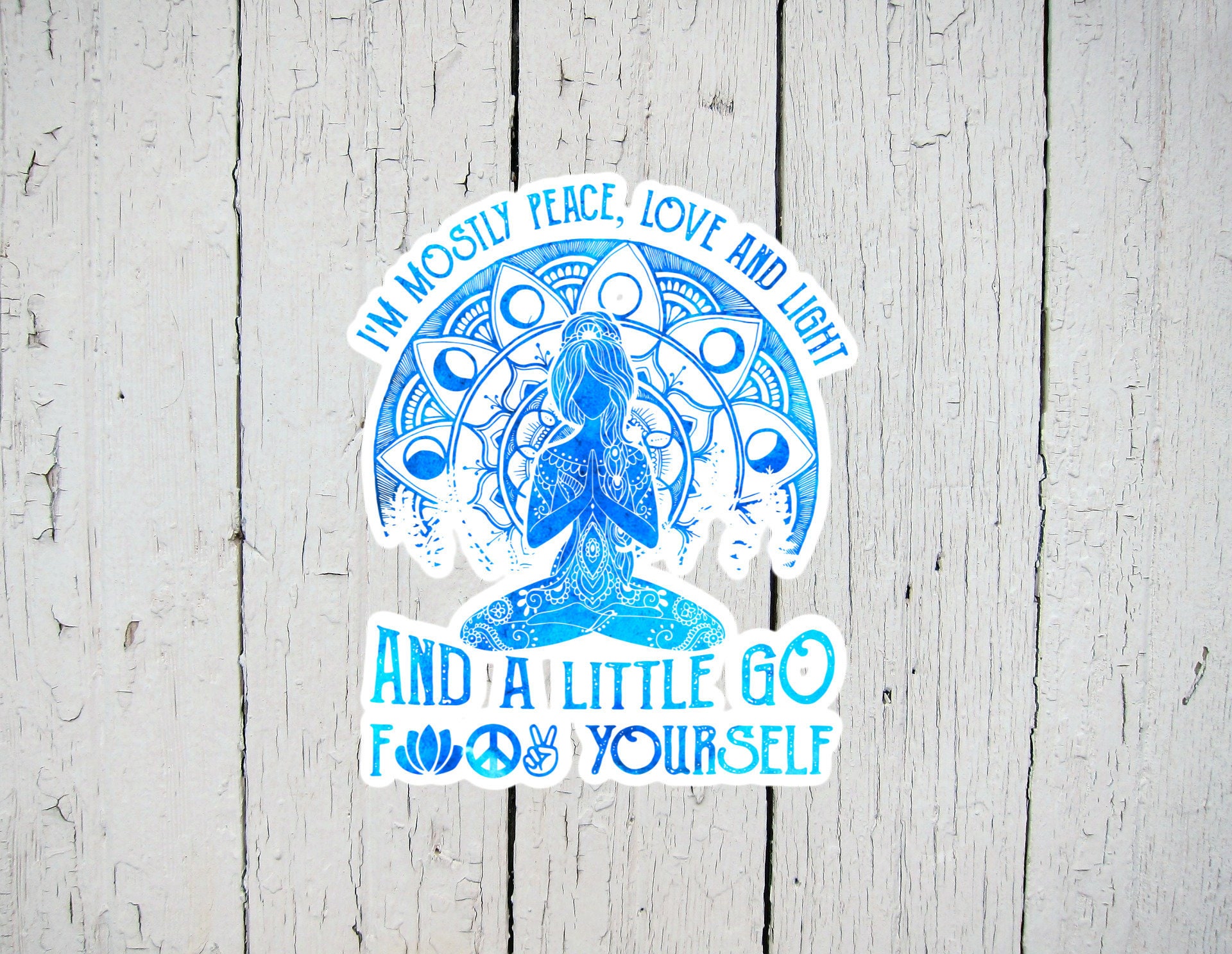Inga Yoga I'm Mostly Peace Love and Light and A little go F Yourself Home Decor Vintage Yoga Ragazza Pace Simbolo Metallo Targa Regalo di Compleanno 20,3 x 30,5 cm