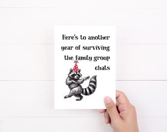 Tarjeta de cumpleaños divertida para hermanos, tarjeta de humor familiar, tarjetas sarcásticas, por otro año, tarjeta de cumpleaños de mapache para hermana