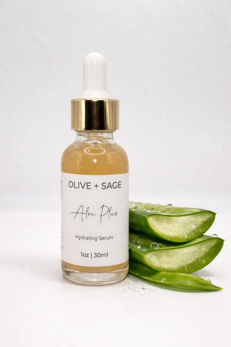 Aloe Plus hydrating serum with fresh aloe vera slices, botanical face serum for deep hydration and soft skin