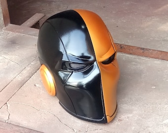 Deathstroke Inc 7 Helmet – Black Gloss & Orange Armor Mask for Cosplay, Antihero Costume Prop, Magnetic Fit, Halloween or Display Use
