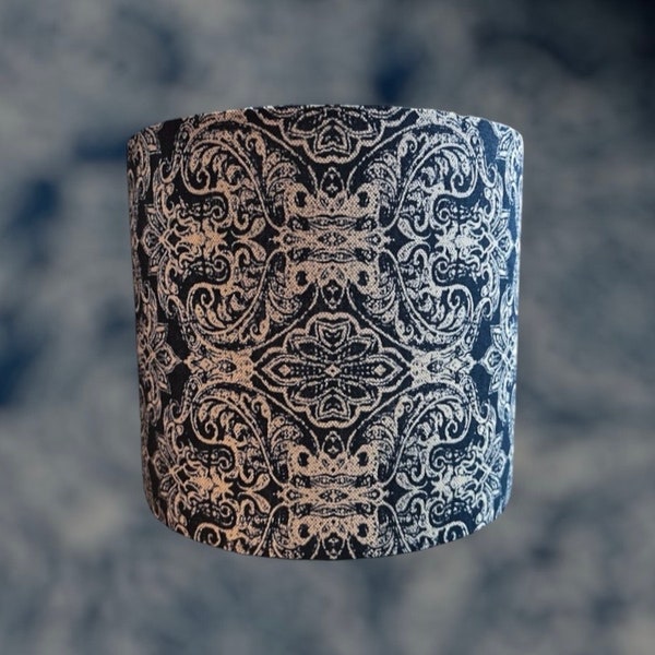 Abat-jour ou suspension plafonnier baroque bleu et crème vintage floral damassé en tissu imprimé damassé. Cadeau d'éclairage décoratif fait main