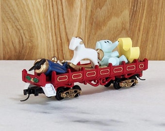 My Favorite Toys N-scale Train Car (red), North Pole Railway Christmas Rolling Stock with Knuckle Couplers