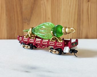 Decoration Delivery N-scale Train Car (red), North Pole Railway Christmas Rolling Stock with Knuckle Couplers