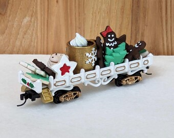 Cookies & Cocoa N-scale Train Car (White), North Pole Railway Christmas Rolling Stock with Knuckle Couplers