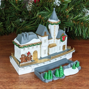 Biscuit Factory Christmas N-scale Train Scenery, Train Track Accessories, LED Tea Light Building, Christmas Village. w/ Christmas decor pack