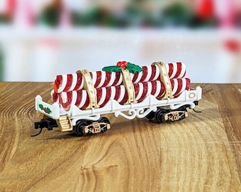 Candy Cane Carrier N-scale Train Car (white), North Pole Railway Christmas Rolling Stock with Knuckle Couplers