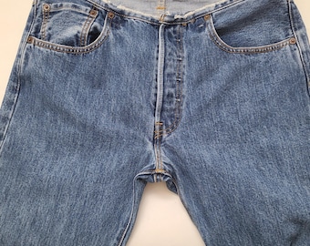 Vintage 32 Levi’s 501 Button Fly Circle R ® Red Tab 100% Cotton Jeans No Waistband