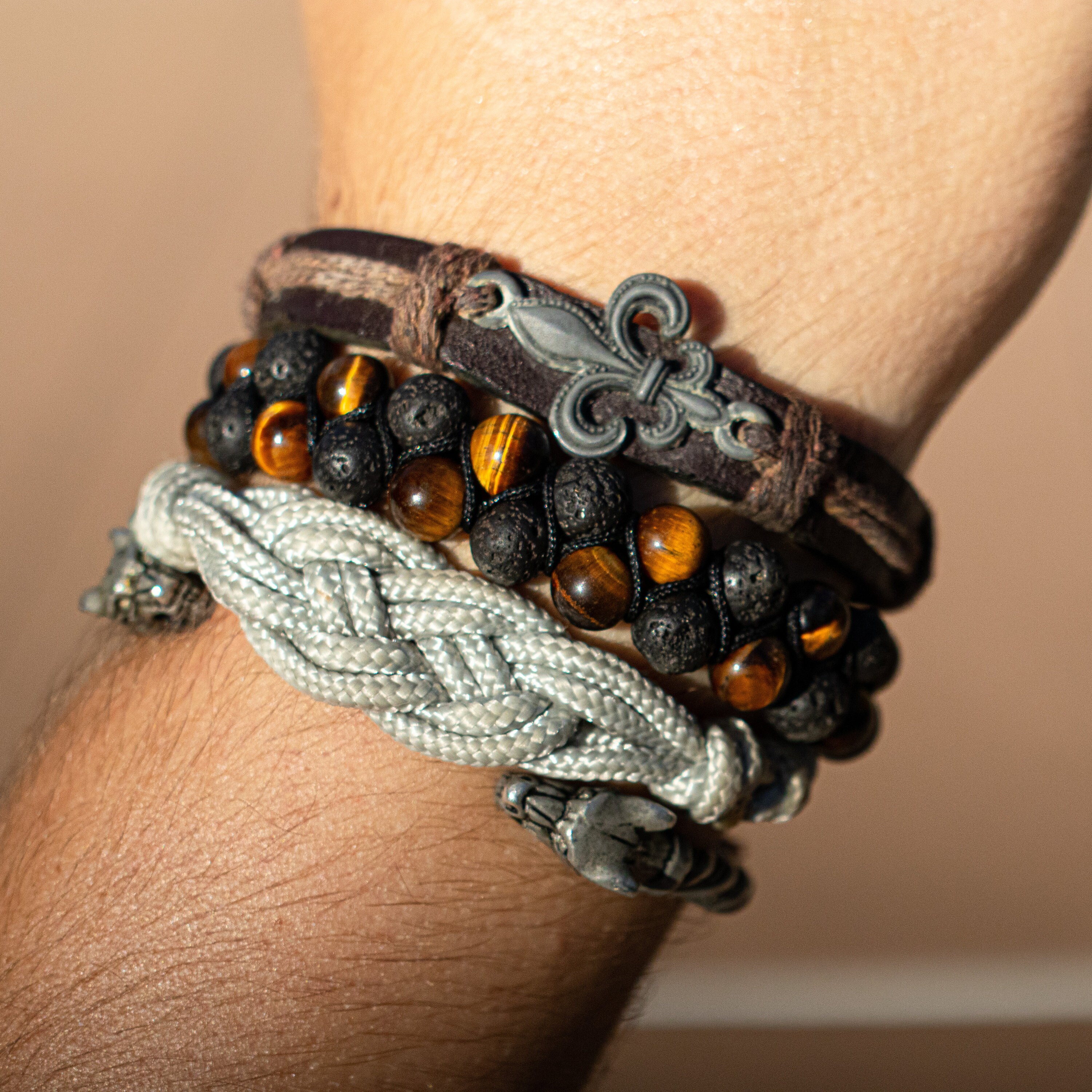 How You Can Make A Carrick Bend Bracelet With Parachute Cord  YouTube