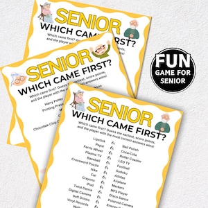 K&ouml;nnte beinhalten: Gelbe Spielkarten mit dem Titel "SENIOR WHICH CAME FIRST?" und einer Liste von Gegenst&auml;nden. Die Karten zeigen Illustrationen von &auml;lteren Menschen und den Text "FUN GAME FOR SENIOR" in einem schwarzen Kreis.