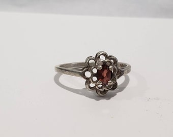 Garnet Flower Sterling Silver Ring / Sterling Flower Ring with Garnet Stone / 925 Garnet Ring / Red Stone