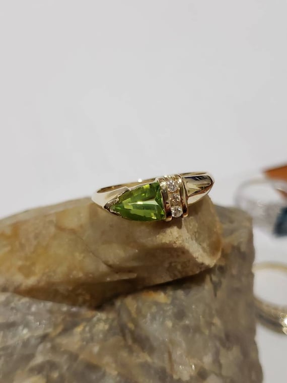 Peridot 14K Diamond Accent Ring / Vintage Peridot